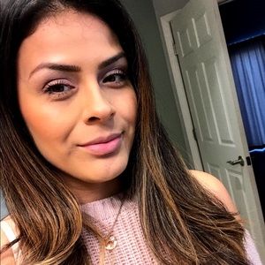 Meet your Posher, Vee